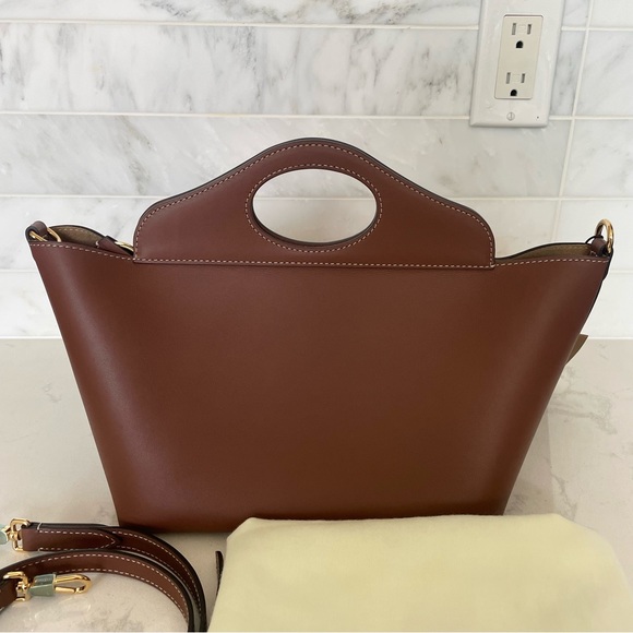 BWNT Authentic Burberry 2021 Runway Small Soft Pocket Tote, in tan - Picture 3 of 16